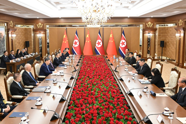 举行会谈3.jpg
