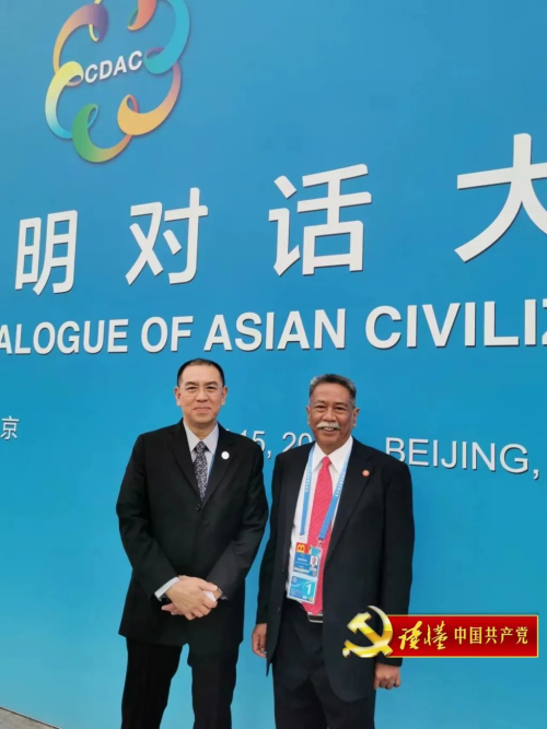 2019年,陈家福(左一)在北京参加亚洲文明对话大会.jpg