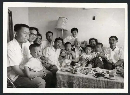 艾黎的孩子们_缩小大小.jpg