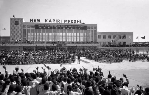 1976年7月16日坦赞铁路交接仪式_缩小大小.jpg
