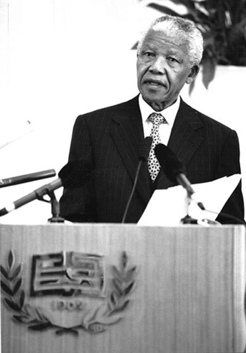 1999年5月-曼德拉在北大发表演讲500.jpg