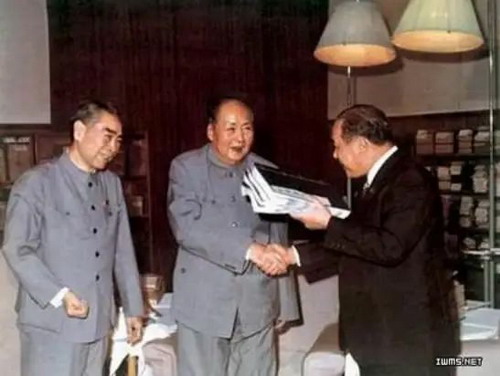 毛泽东向田中角荣赠书_缩小大小.jpg