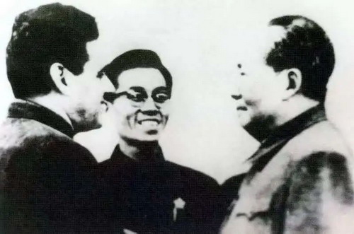 1967年,毛泽东接见罗维塔,二人愉快交谈_缩小大小.jpg