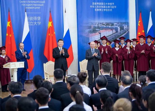 2019年6月6日,圣彼得堡国立大学向习主席颁授名誉博士学位_缩小大小.jpg