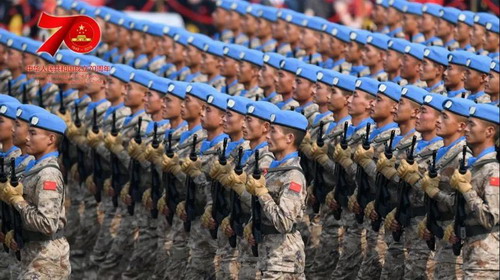 2019年10月1日庆祝中华人民共和国成立70周年阅兵式上的维和部队方队。_缩小大小.jpg