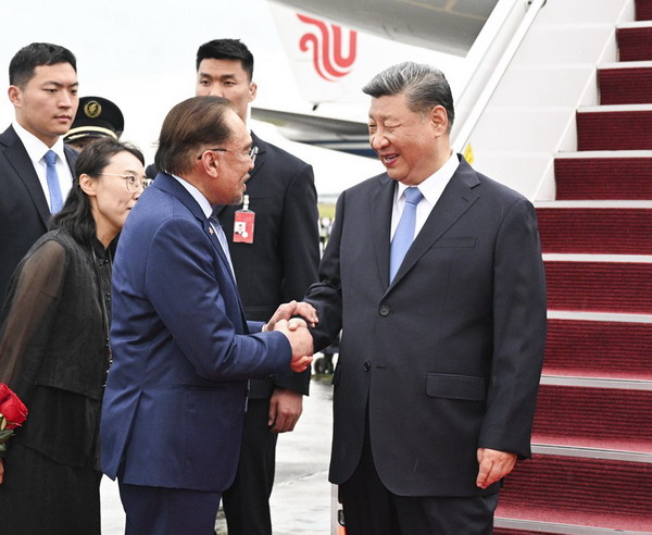 习近平抵达吉隆坡对马来西亚进行国事访问1_缩小大小.jpeg
