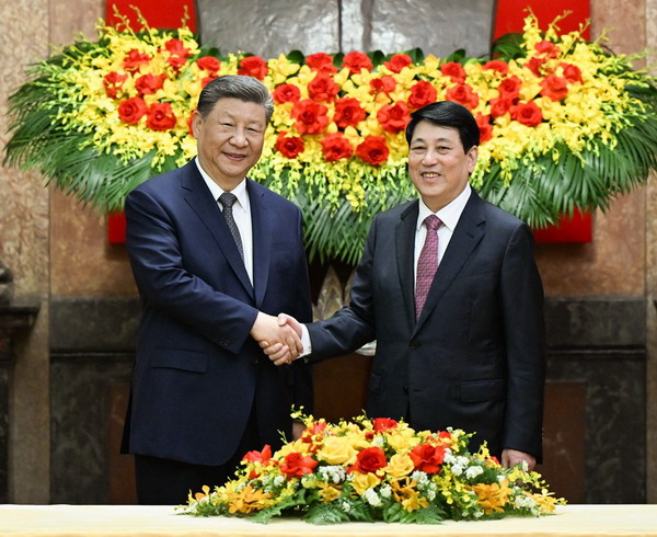 习近平会见越南国家主席梁强1_缩小大小.jpeg