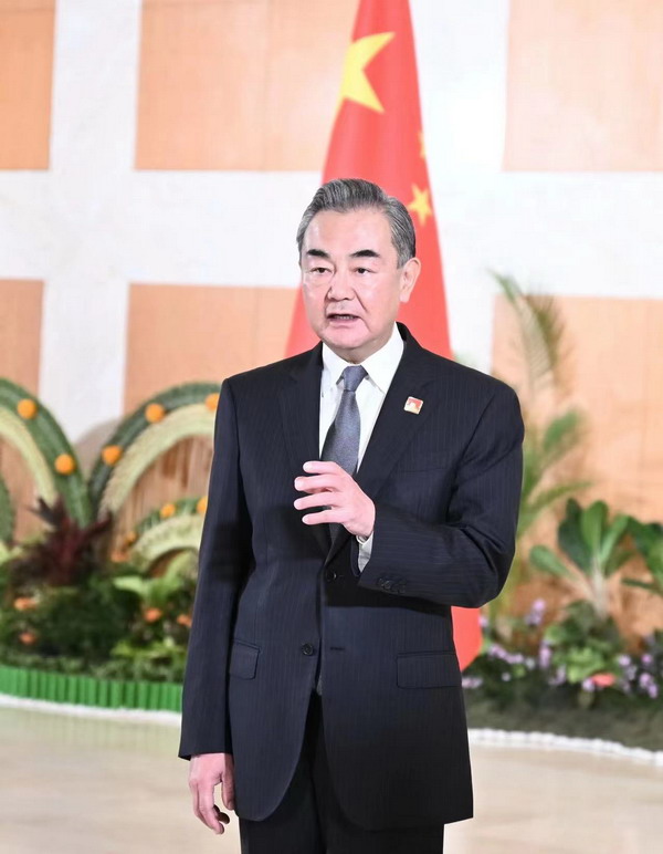 王毅就中美元首会晤向媒体介绍情况并答问3_缩小大小.jpg