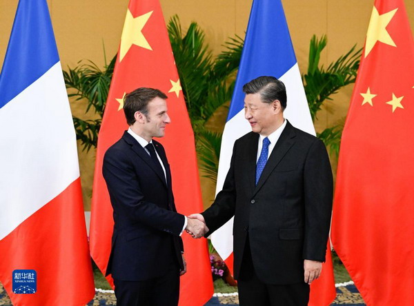 习近平会见法国总统马克龙2_缩小大小.jpg