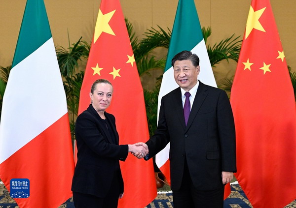 习近平会见意大利总理梅洛尼1_缩小大小.jpg