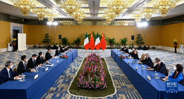 习近平会见意大利总理梅洛尼2_缩小大小.jpg