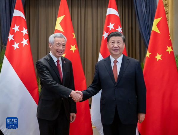 习近平会见新加坡总理李显龙1_缩小大小.jpg