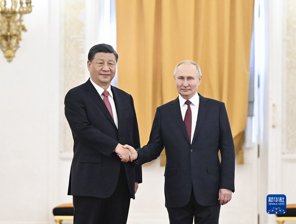 习近平同俄罗斯总统普京举行会谈1_缩小大小.jpg