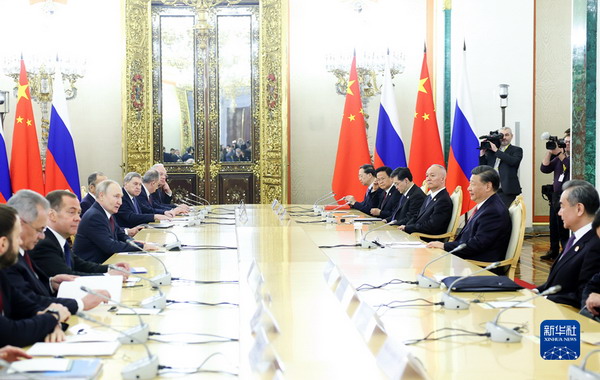 习近平同俄罗斯总统普京举行会谈5_缩小大小.jpg