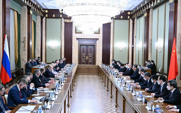 习近平会见俄罗斯总理米舒斯京2_缩小大小.jpg