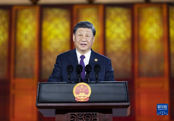 习近平和彭丽媛为出席中国-中亚峰会的中亚国家元首夫妇举行欢迎仪式和欢迎宴会3_缩小大小.jpg