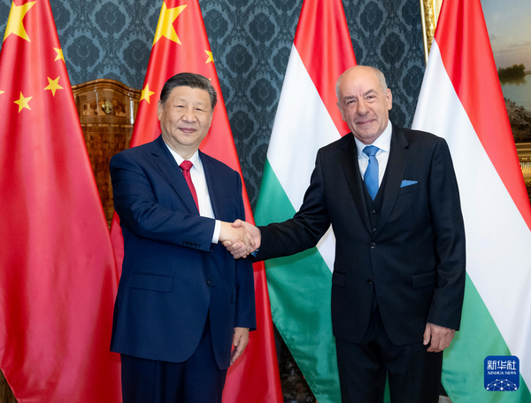 习近平同匈牙利总统舒尤克举行会谈1_缩小大小.jpg
