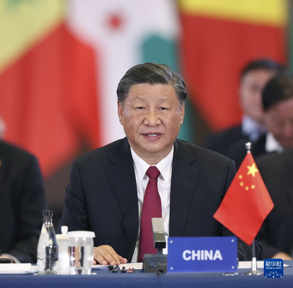习近平和南非总统拉马福萨共同主持中非领导人对话会1_缩小大小.jpg